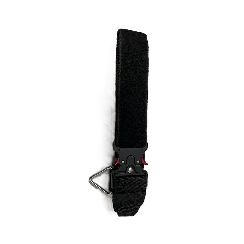 Brede halsband met cobrasluiting